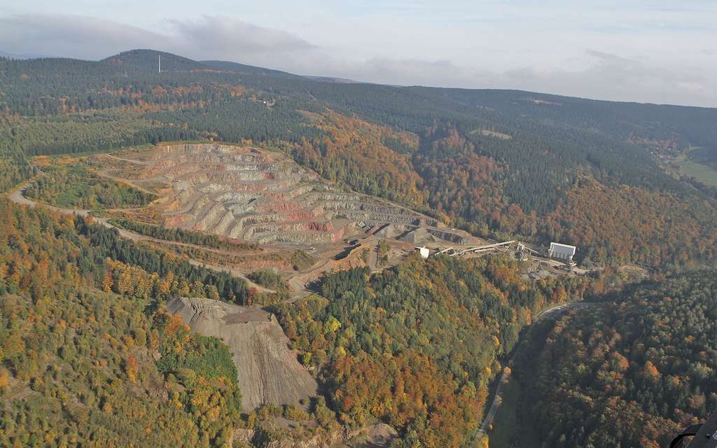 Luftbild des Steinbruchs Nesselgrund