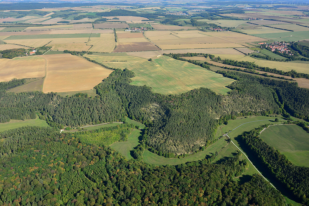 NSG 152, Gesamtansicht des NSG "Weißenberg" westlich und nordwestlich von Wittersroda (Landkreis Weimarer Land) im hinteren Reinstädter Grund, Blick von Südsüdwest. (Foto: Detlef Stremke/Archiv TLUBN, 21.09.2019)