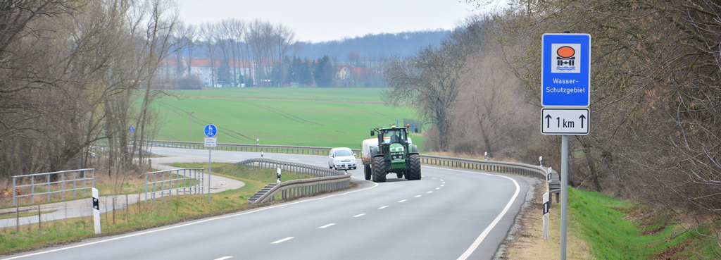 Verkehrszeichen mit Hinweis auf ein Wasserschutzgebiet