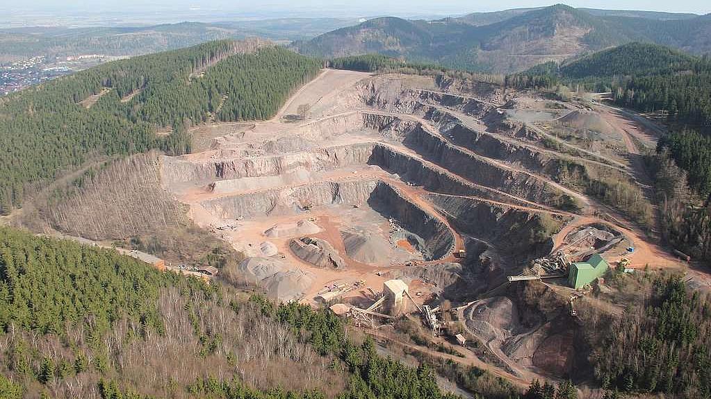 Luftbild des Steinbruchs bei Bad Tabarz