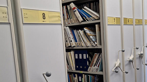 Bibliothek des TLUBN 3: Magazin in der Außenstelle Weimar II