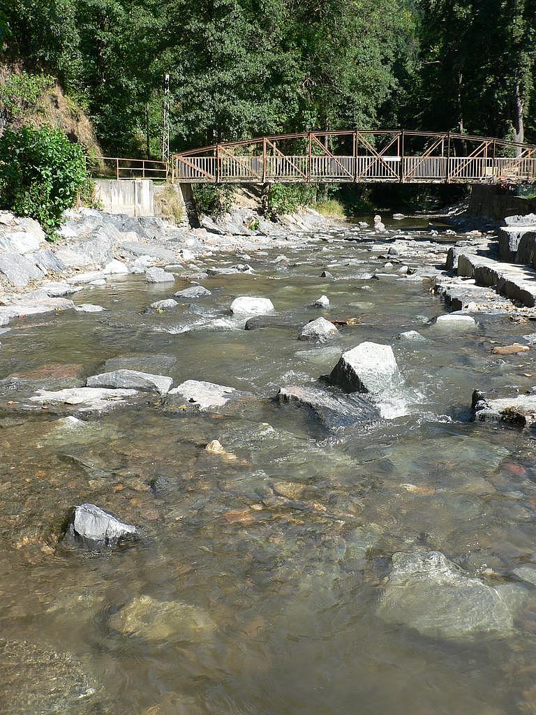 Kompensationsmaßnahme: Rückbau eines Wehres zur Herstellung der Längsdurchgängigkeit in der Schwarza (Katzhütte) – Hertwigswehr nach dem Rückbau