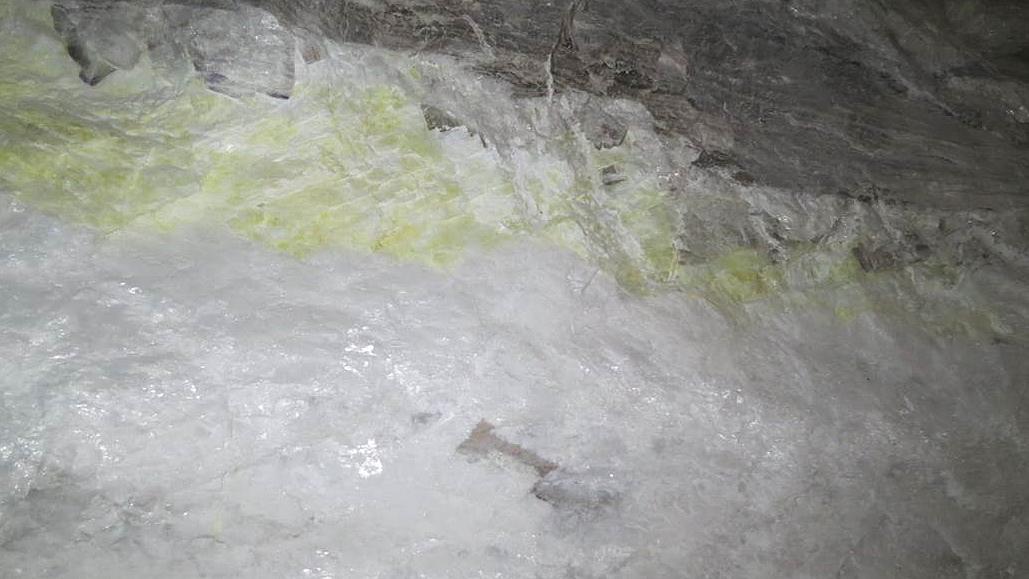 Kalisalzflöz mit weißen und gelbgrünen Bereichen