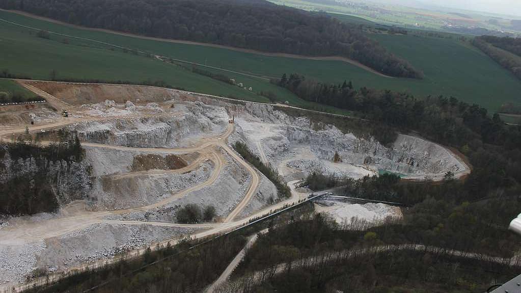 Luftbild des Steinbruchs in Ellrich