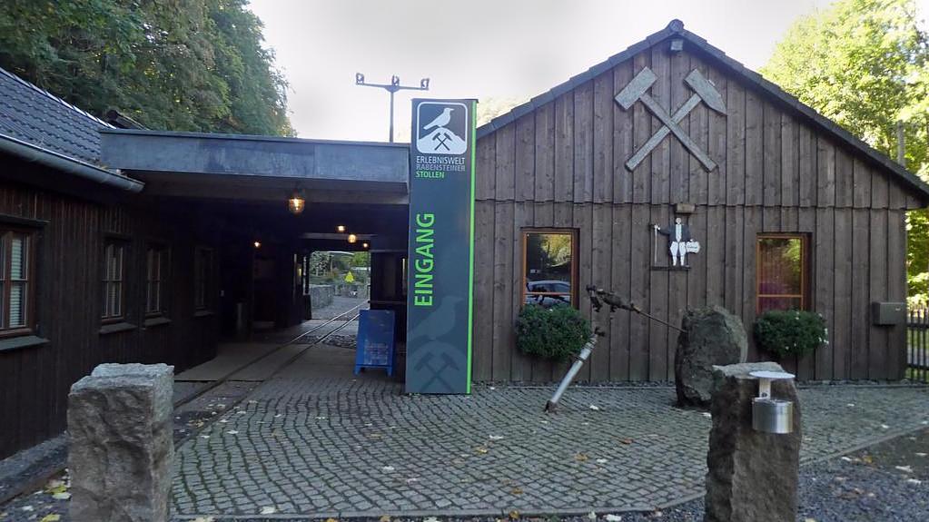 Eingangsbereich des Rabensteiner Stollens mit Gebäuden