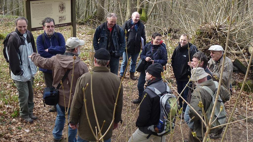 Exkursion des Fachbeirats für Arten- und Biotopschutz auf der Steinsburg bei Römhild (Bild: F. Fritzlar) Exkursion des Fachbeirats für Arten- und Biotopschutz auf der Steinsburg bei Römhild (Bild: F. Fritzlar)